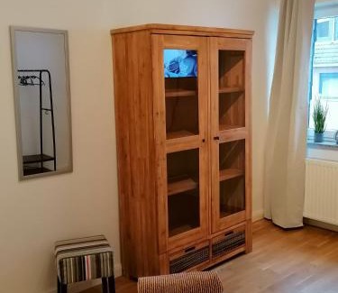 Hitdorf Apartment | AufmLohr - Appartement mit 3 Schlafzimmern- 4 Einzelbetten- für 4 Personen - in Leverkusen Hitdorf - Private Parkplätze vorhanden-