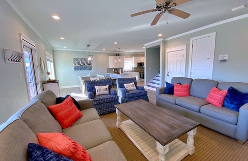 Morgantown House | Aug & Sept Discounted! Upscale Home - Pools & Tennis