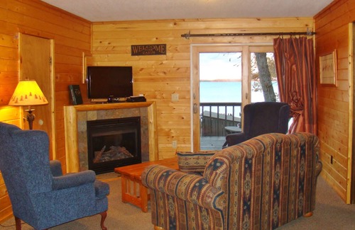 Walker Resort | August 9-16 Charming 2-BRM resort cabin- Heated Pool, Beach, Lake Toys &Fishing