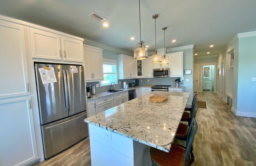 Morgantown House | August Discounted! Upscale home w/pools, tennis & views
