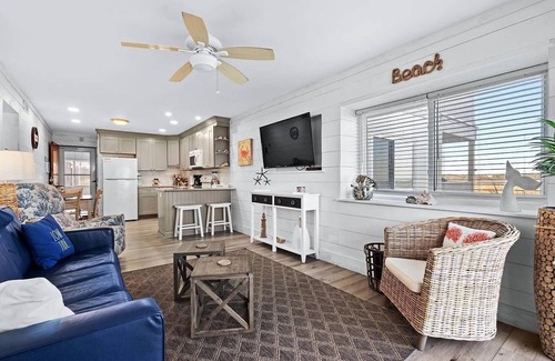 North Myrtle Beach Condo | August/September Discounts! Steps from the Sand!Oceanfront condo in Cherry Grove