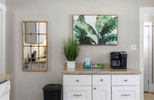 Green Bay House | Augusta St · NEW! 10 Min to Lambeau & Resch!