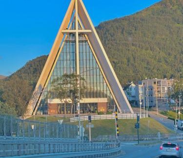 Tromsdalen Apartment | Aurora Apartment very close to cable car and sherpatrappa