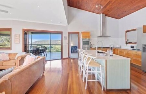 Wongawallan House | 'Aurora' - coastal views, architectural design