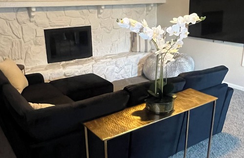 Delmar Parkway House | Aurora-Denver Charming 2-bedroom house w private gated outside space