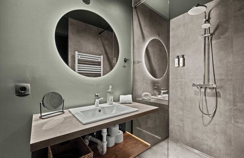 Reykjavik Apartment | Aurora Nooks - Superior Studio for 2 - free parking