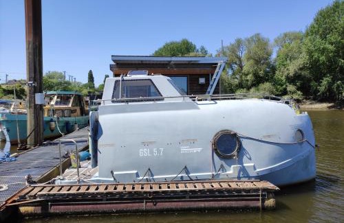 Neuland Boat Rental | Ausgebautes Rettungsboot GORCH POTT