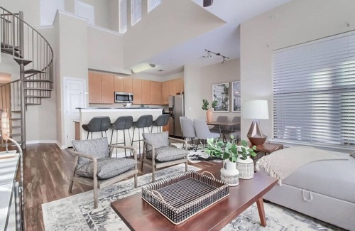 West Campus Apartment | Austin 4BR + Loft Townhome + Walk to West Campus