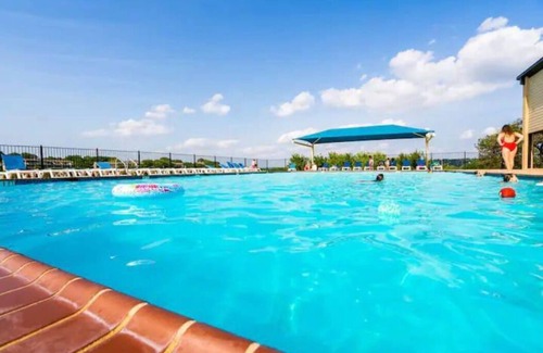 Point Venture House | Austin area Cozy Room off Lake Travis with full amenities, deer and wildlife!