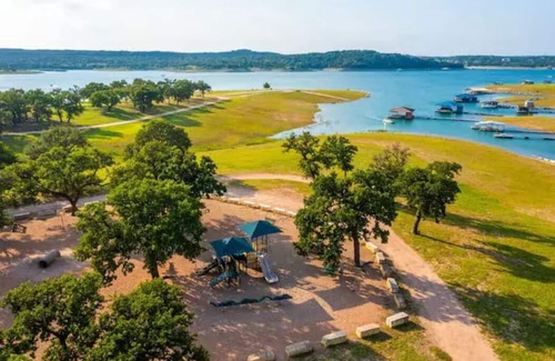 Point Venture House | Austin area Cozy Room off Lake Travis with full amenities, deer and wildlife!