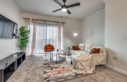 McNeil Apartment | Austin Exquisite 1BR Apt with pool