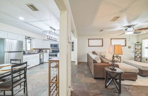 Austin Lake Estates House | Austin Hillside Getaway 3BR: Pool +Deck & Jacuzzi