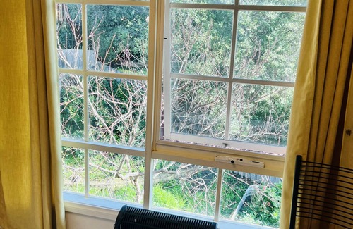 Bulleen Bed & Breakfast | Austin Hoskin and Warringal Hospital 2.5 km