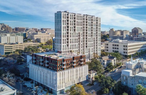 West End Condo | Austin Resort Studio Suite Friday Check-In