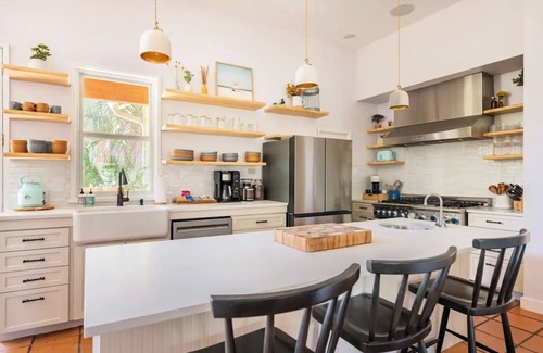 Swede Hill House | Austin Summer Retreat l All King Beds l Private Yard l Centrally Located
