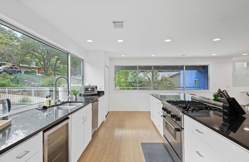 Westridge Estates House | Austin Timber Ridge Treehouse- Modern Multi Level Near Austin!