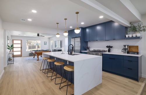 Holly House | AustinEastBird:5* Location, Hot Tub, Games, Sleeps18