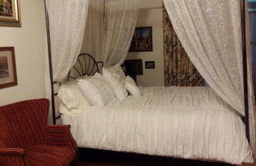Winamac Cabin | AUSTRIAN ROOM Individual Rental. 1 QUEEN BED . 2 GUESTS ONLY ROOM