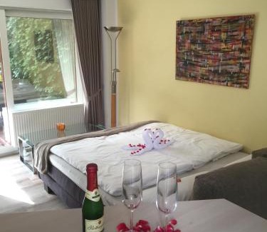 Roesrath Apartment | AusZeit Nähe Airport