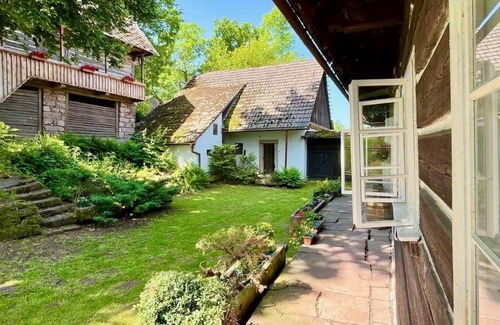 Kostalov Cabin | Autentická horská chalupa ze 17. století s vnitřním dvorem - Kundratice