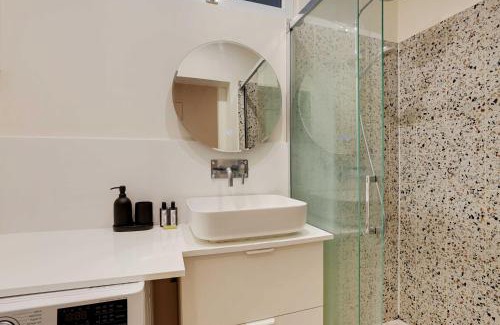 18th Arrondissement Apartment | Authentic apartment - 3BR-8P - Clignancourt