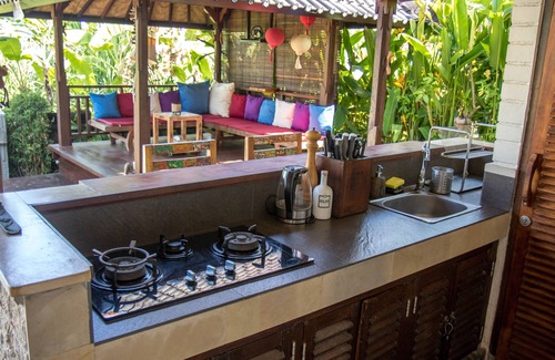 Jasri Villa | Authentic Bali Beach Getaway with private pool & WIFI