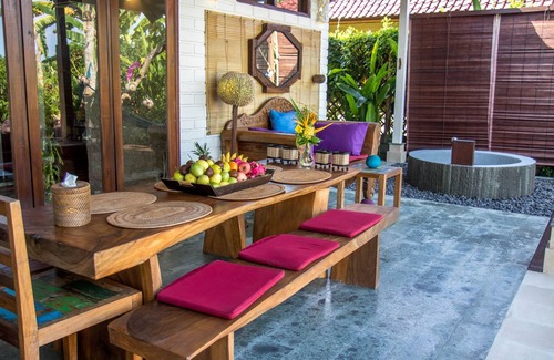 Jasri Villa | Authentic Bali Beach Getaway with private pool & WIFI