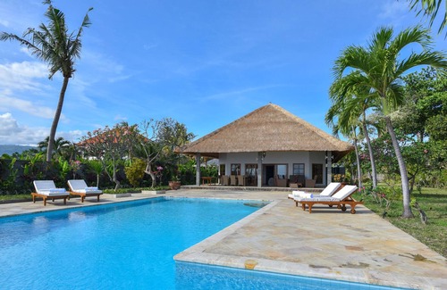Banjartegehe Villa | Authentic Balinese Beachfront Villa & Private Pool