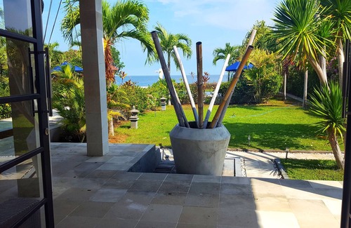 Gerokgak Villa | Authentic Beachvilla with cook, private pool, staff and lush tropical garden