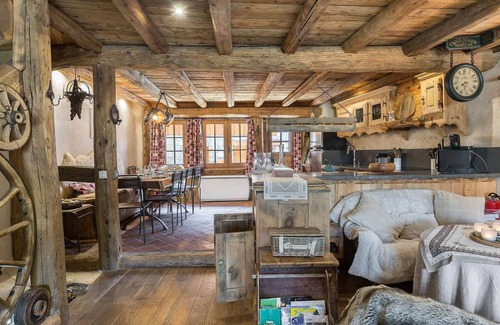 Le Raffort Ski Chalet | Authentic Chalet with Jacuzzi and Sauna, Near Ski Lift in Méribel