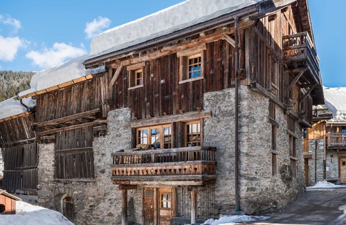 Le Raffort Ski Chalet | Authentic Chalet with Jacuzzi and Sauna, Near Ski Lift in Méribel