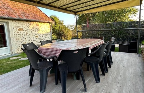 Nohant-Vic Cottage | Authentic Charm in Berry, 11 Pax, Garden and Wifi