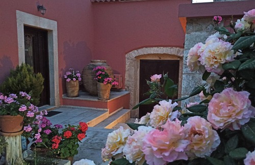 Archanes Villa | Authentic Crete hospitality in a beautiful 18th-century mansion