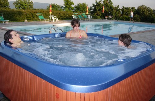 Poppi Apartment | Authentic farmhouse with pool, jacuzzi, playground, garden