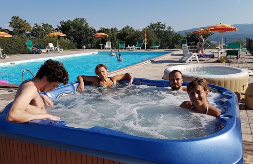 Poppi Apartment | Authentic farmhouse with pool, jacuzzi, playground, garden