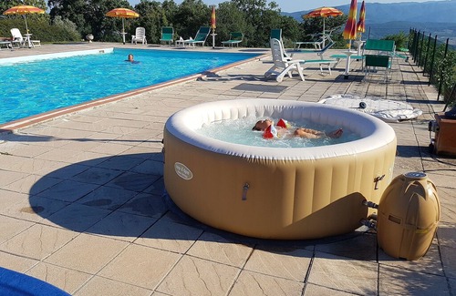 Poppi Apartment | Authentic farmhouse with pool, jacuzzi, playground, garden