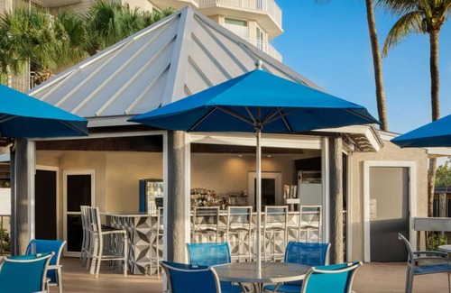 Stuart Apartment | Authentic Florida Beach Getaway | Pool. Restaurant