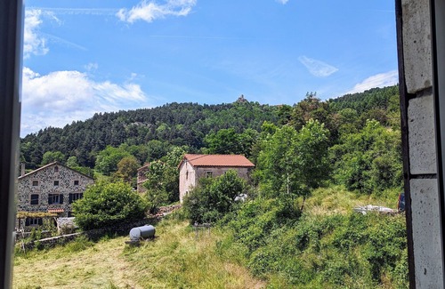 Saint-Privat-d'Allier Cottage | Authentic and comfortable gîte with large grounds and stunning view in Saint-Privat-d'Allier