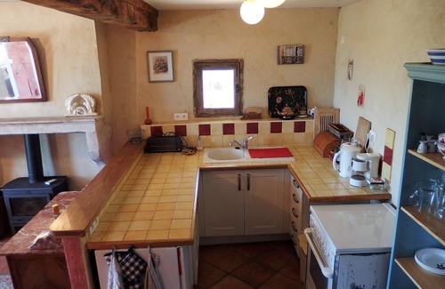 Sainte-Colombe-en-Auxois Cottage | Authentic gîte with superb views of the hills