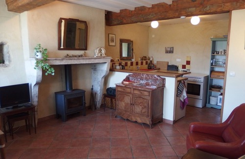 Sainte-Colombe-en-Auxois Cottage | Authentic gîte with superb views of the hills