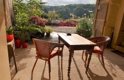 Sainte-Colombe-en-Auxois Cottage | Authentic gîte with superb views of the hills