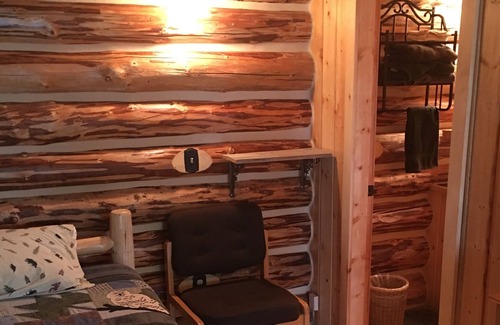 Ridgeway House | Authentic log cabin on Loon Lake, Privacy only 2 miles to downtown Soldotna.
