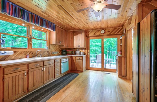Laurelville Cabin | Authentic log cabin in a park-like setting. Just minutes from Rock House!
