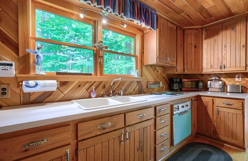 Laurelville Cabin | Authentic log cabin in a park-like setting. Just minutes from Rock House!