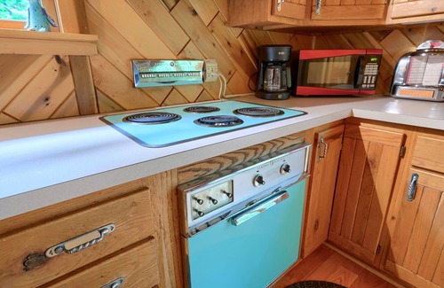 Laurelville Cabin | Authentic log cabin in a park-like setting. Just minutes from Rock House!