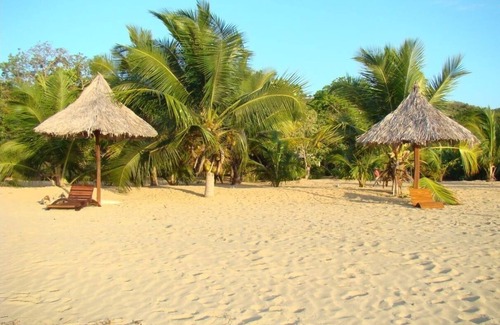Nosy Be House | Authentic Malagasy Bungalow by the sea -15% for one-week stays
