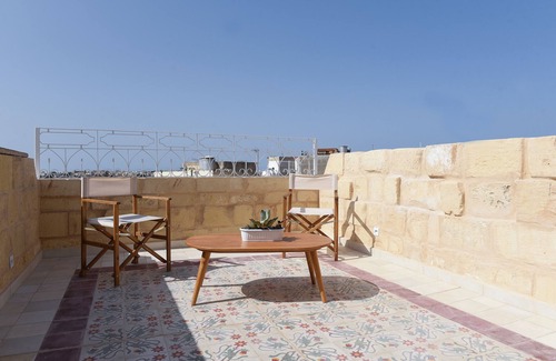 Zejtun House | Authentic Maltese 2-bedroom House with Terrace