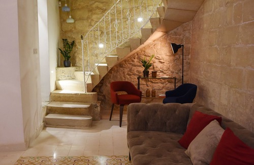 Zejtun House | Authentic Maltese 2-bedroom House with Terrace