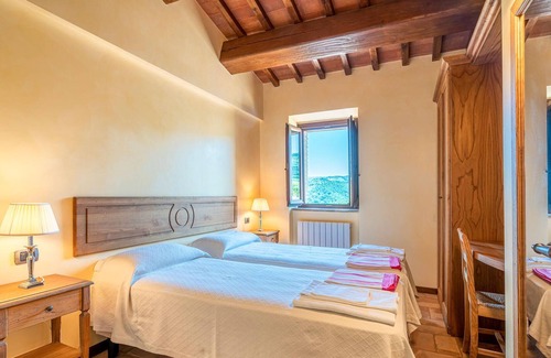 Camerino House | Authentic residence in the middle of nature with pool.