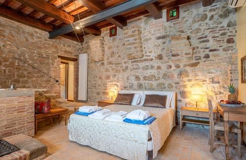 Camerino House | Authentic residence in the middle of nature with pool.